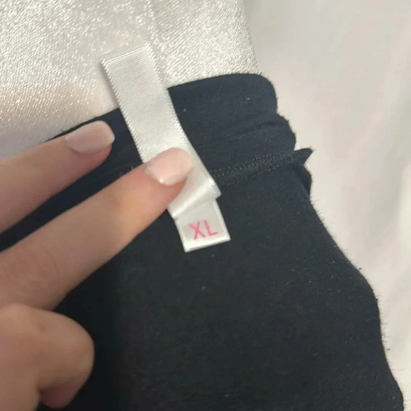 black & yellow Simply Southern "hello sunshine" sunflower tshirt size xl - Picture 4 of 4